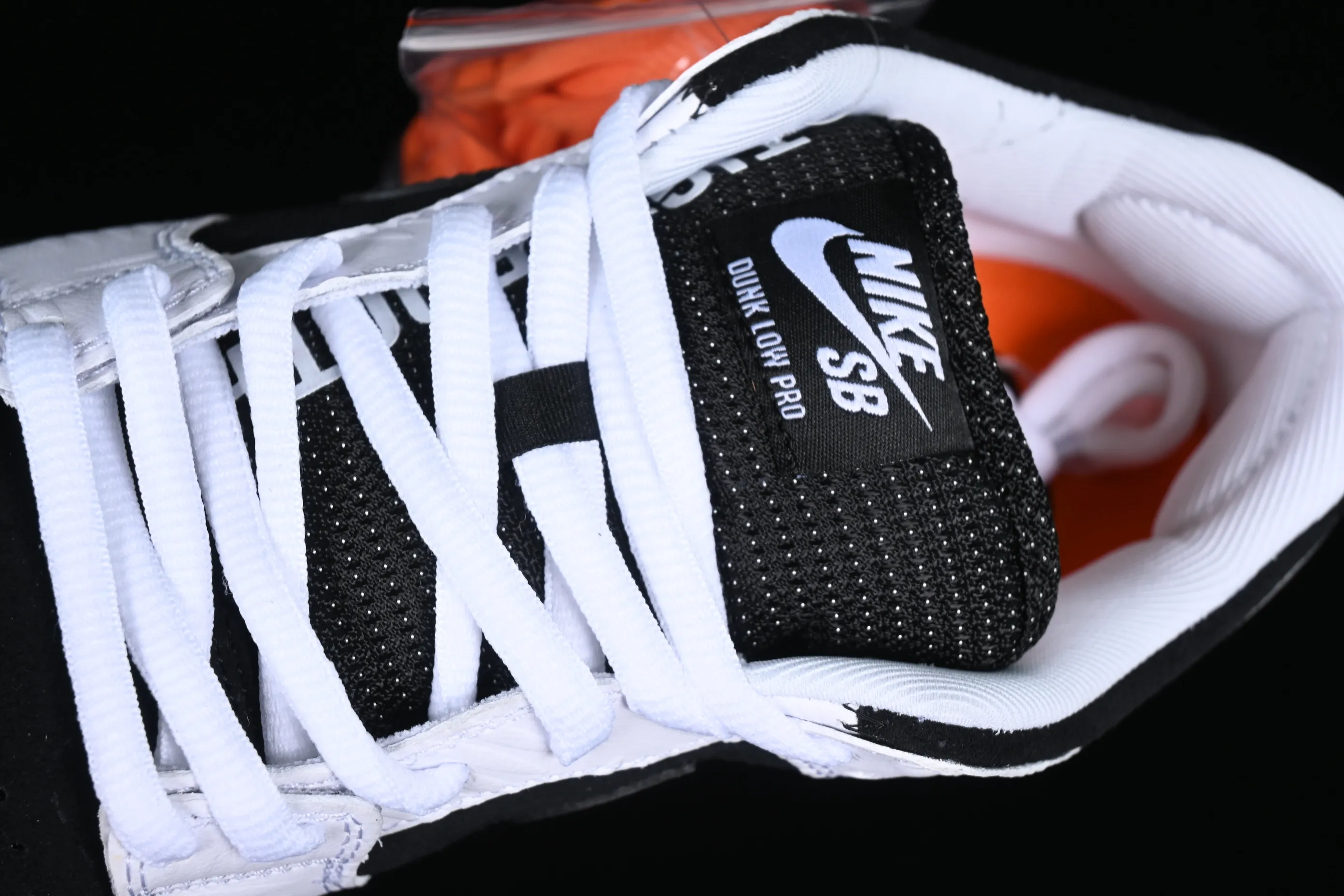 All categories Nk SB Dunk Series Nk SB Dunk Low low-top sneakers Cost-effective version Tightbooth x Nk SB Dunk joint model Reverse Panda SB low-top casual sports skateboard shoes FD2629-100